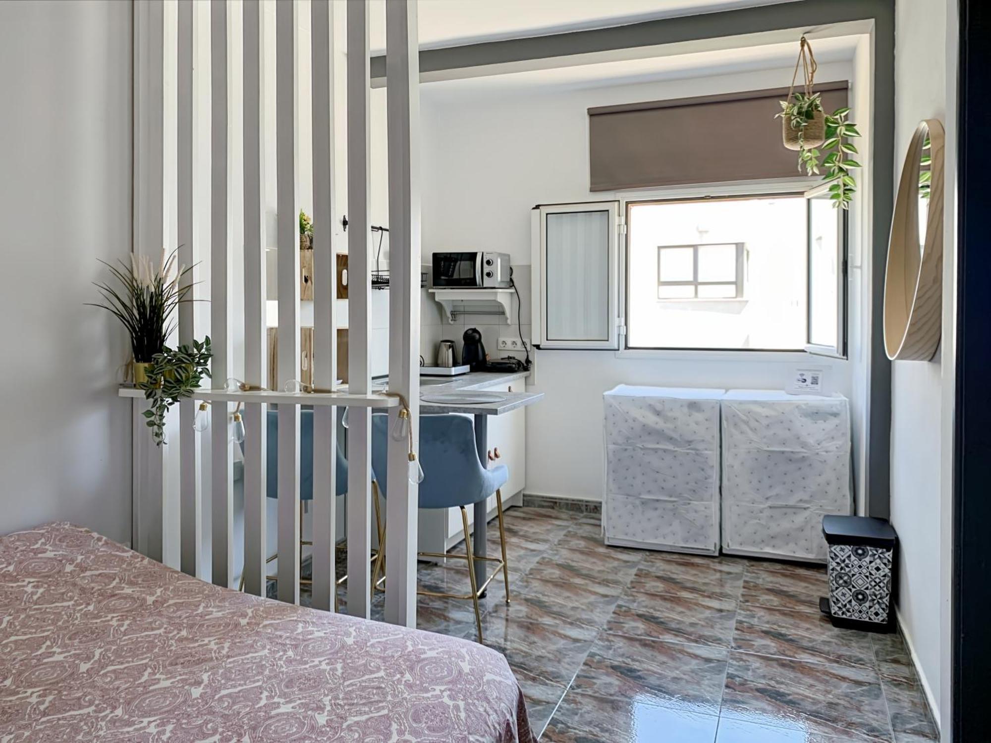 Habitaciones Privadas Cerca De La Playa Y Aeropuerto En Casa Compartida Con Otros Huespedes Playa Honda  Exteriér fotografie